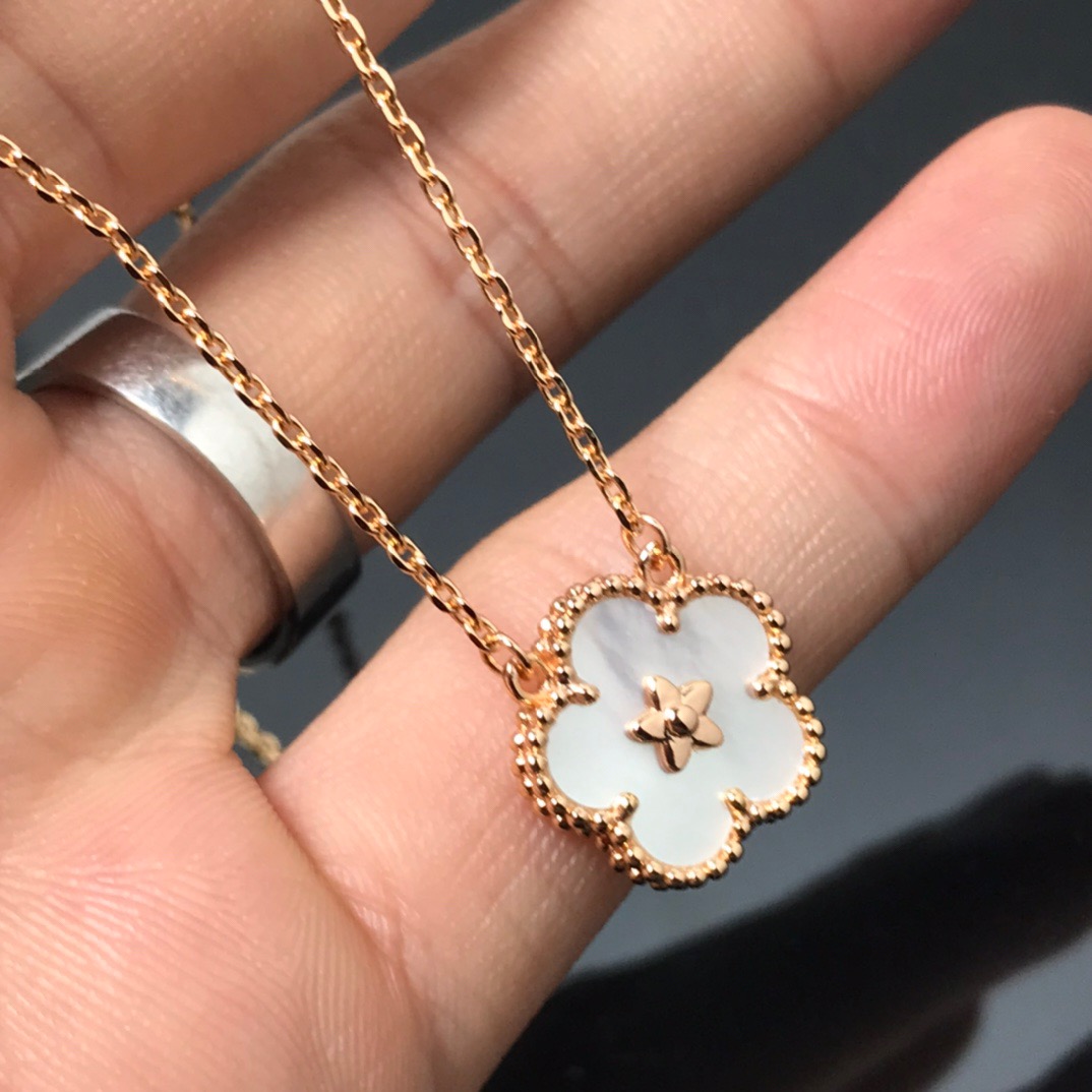 Bagsaaa V*n Cl**f & Arpel Blossom Necklace
