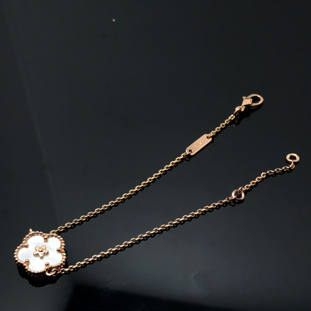 Bagsaaa V*n Cl**f & Arpel Blossom Bracelet