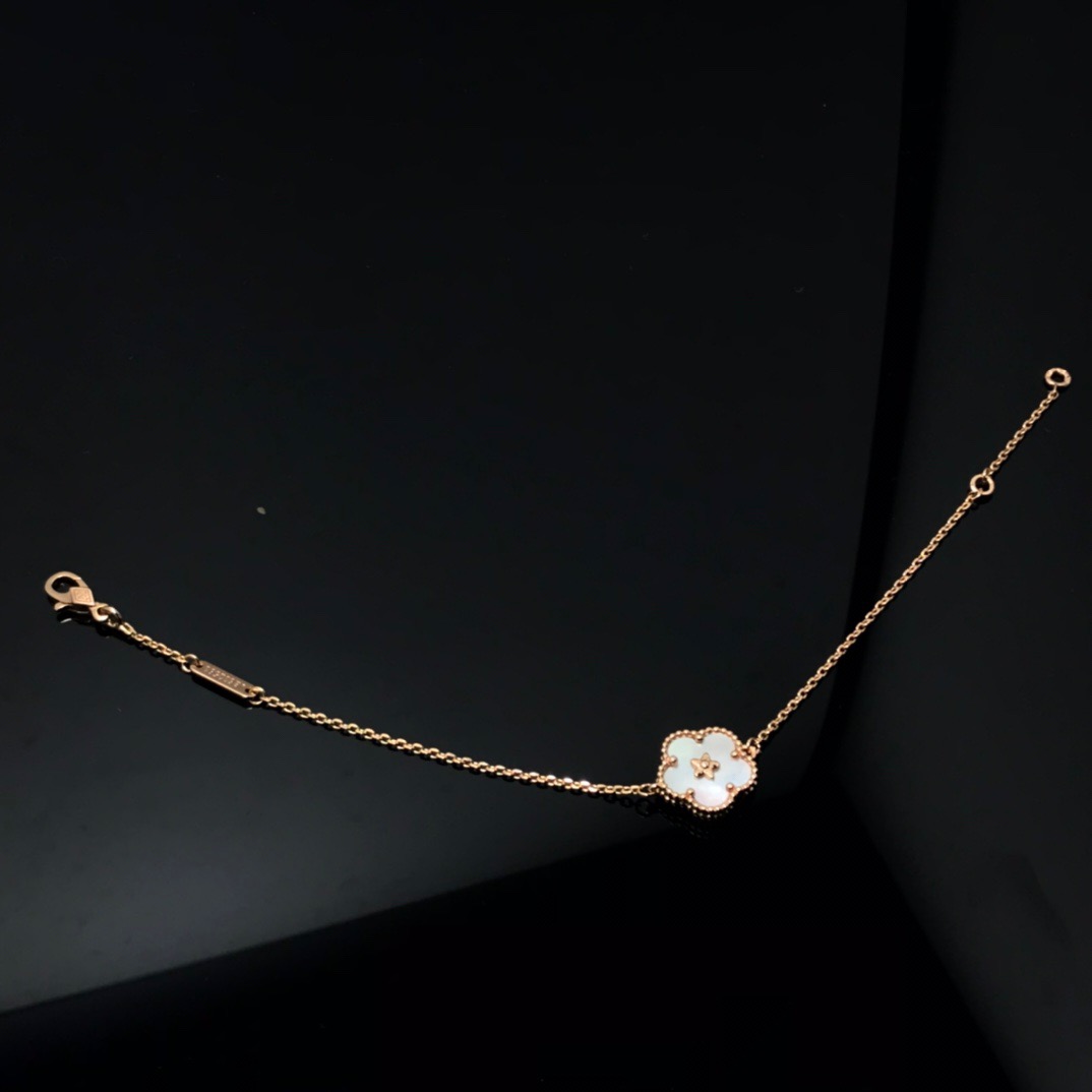 Bagsaaa V*n Cl**f & Arpel Blossom Bracelet