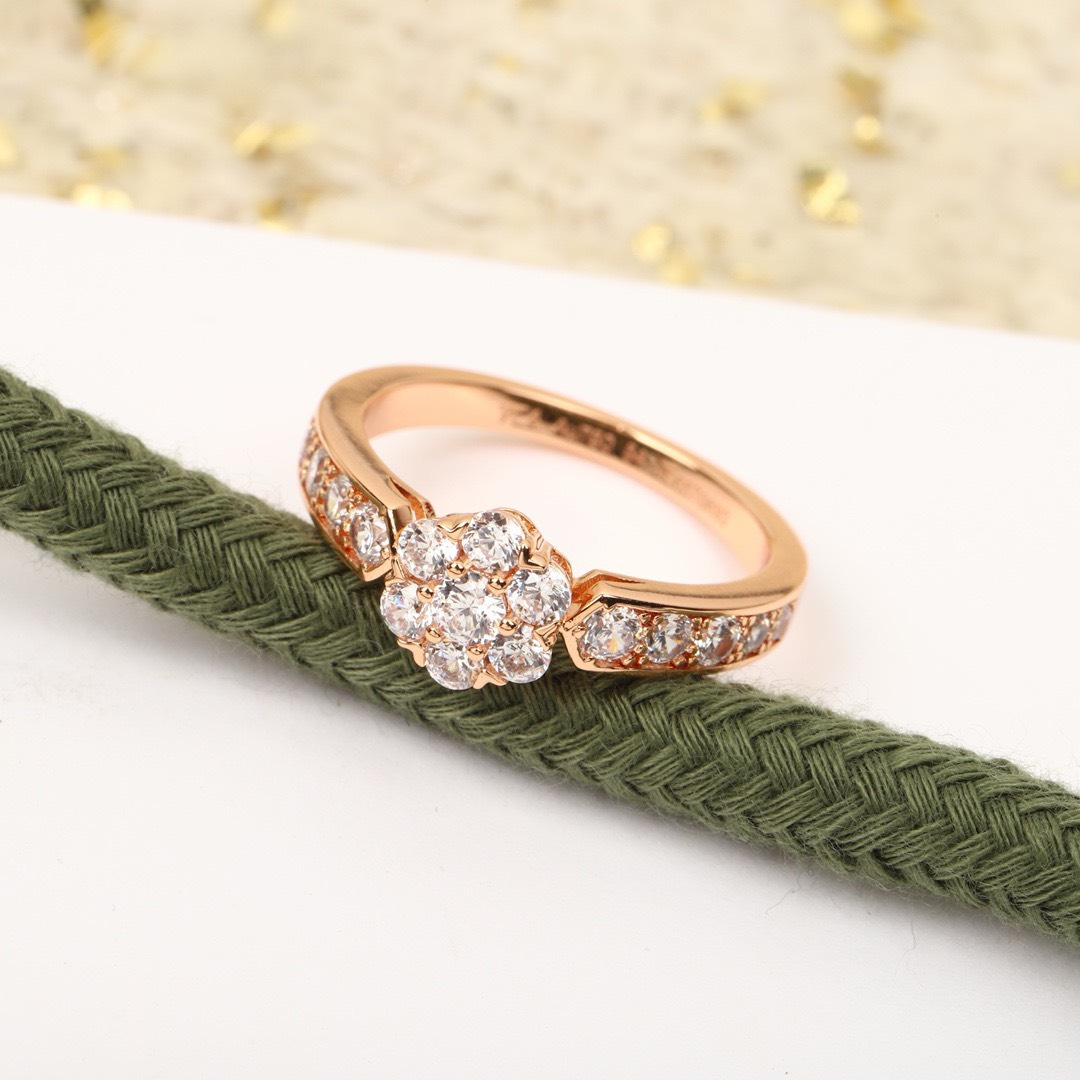 Bagsaaa V*n Cl**f & Arpel Flower D1am0nd Ring