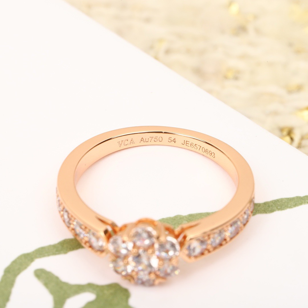 Bagsaaa V*n Cl**f & Arpel Flower D1am0nd Ring
