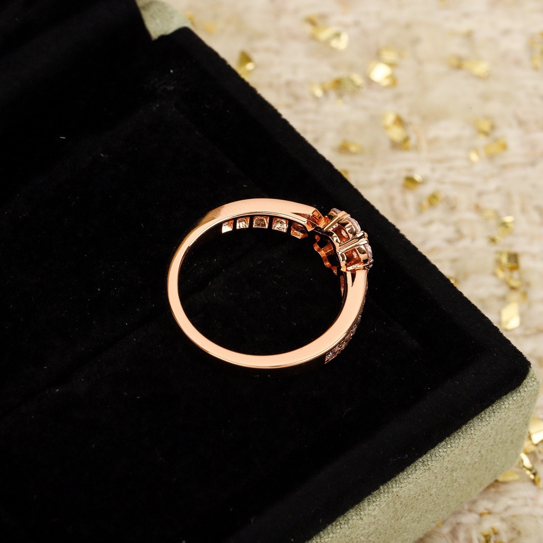 Bagsaaa V*n Cl**f & Arpel Flower D1am0nd Ring