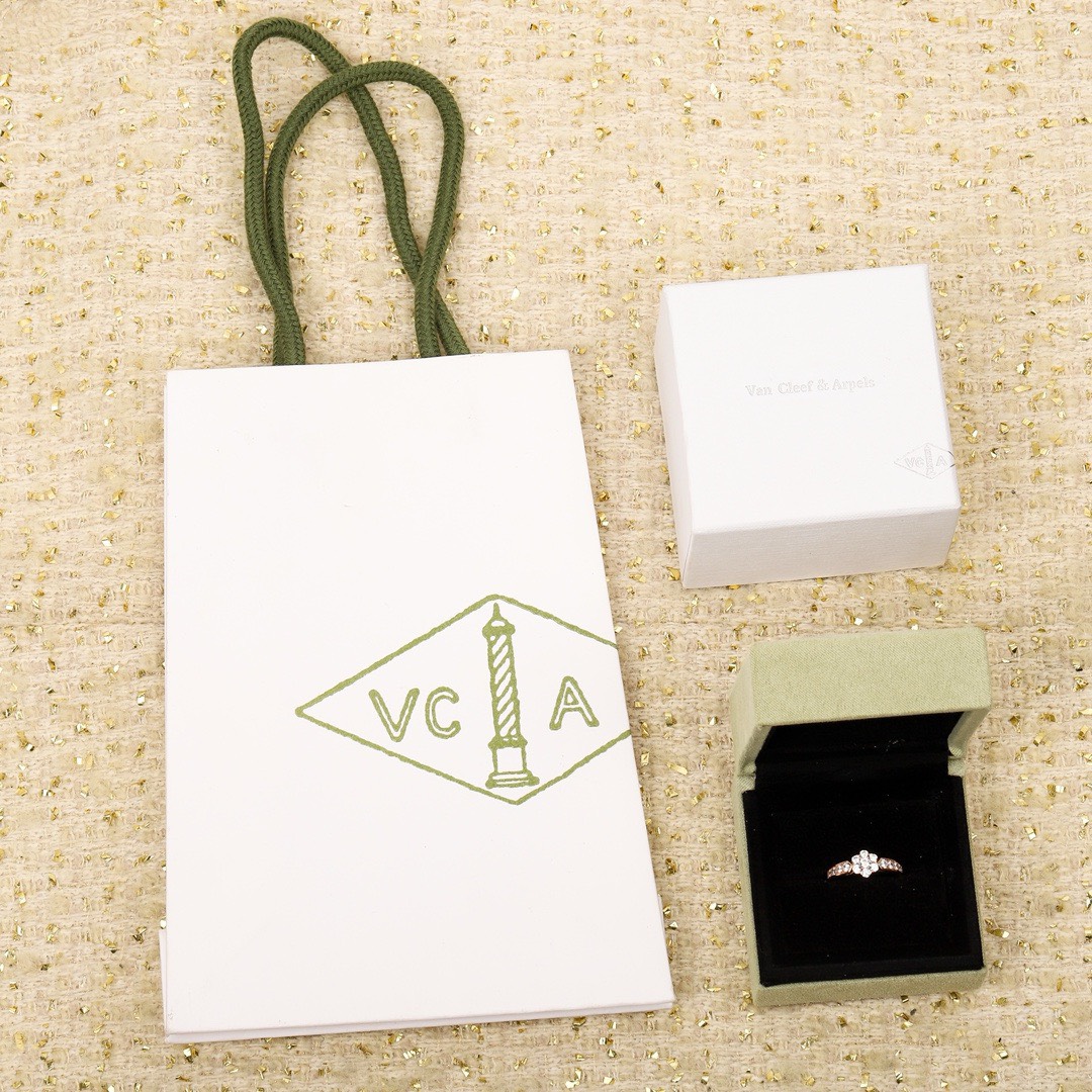 Bagsaaa V*n Cl**f & Arpel Flower D1am0nd Ring