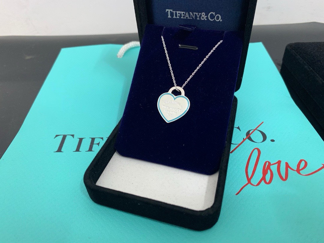 Bagsaaa T*f*ny & Co. Return To Heart Enamel Border Taurus Engraved Silver Necklace 18