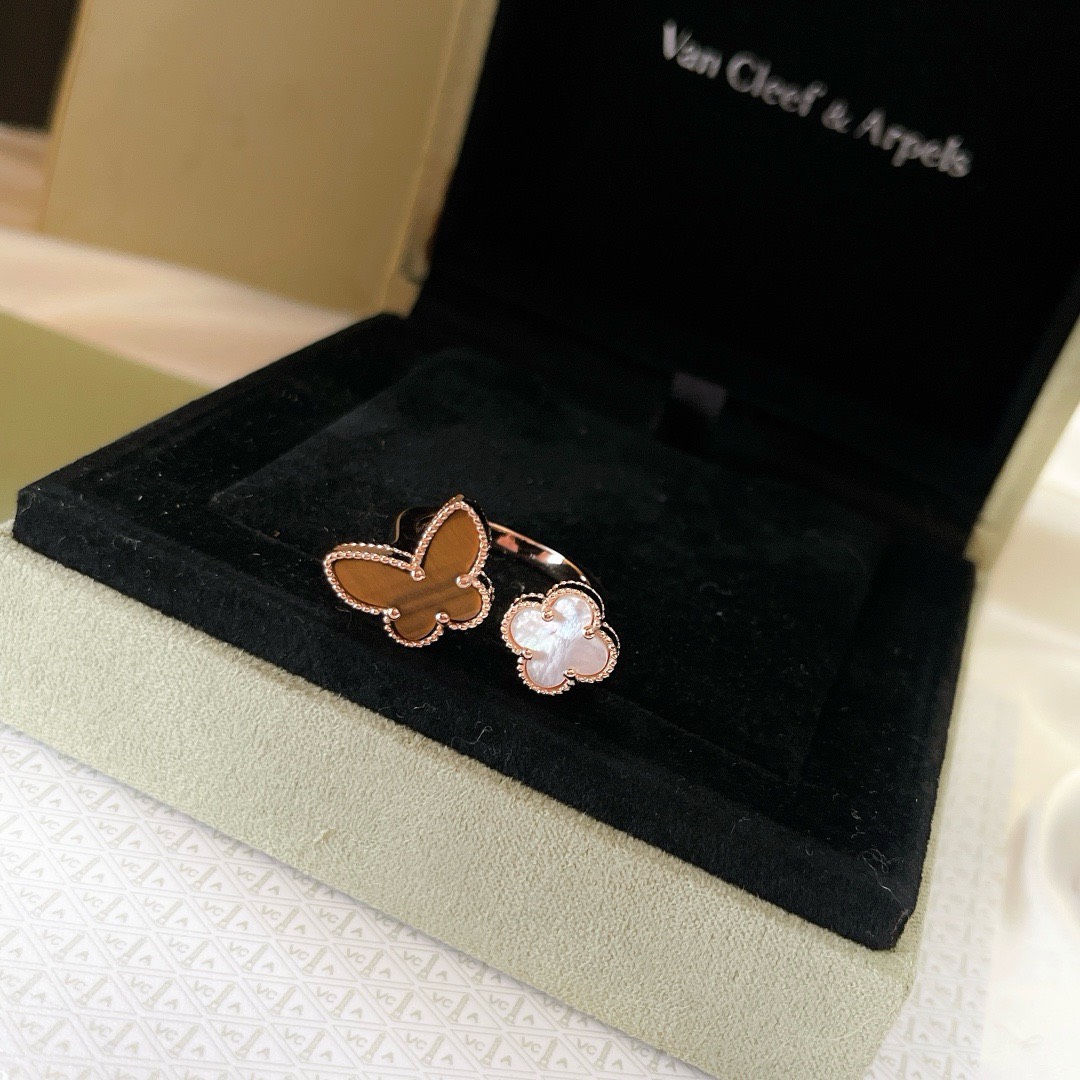 Bagsaaa V*n Cl**f & Arp*1s Magic Alhambra, Butterfly Between the Finger