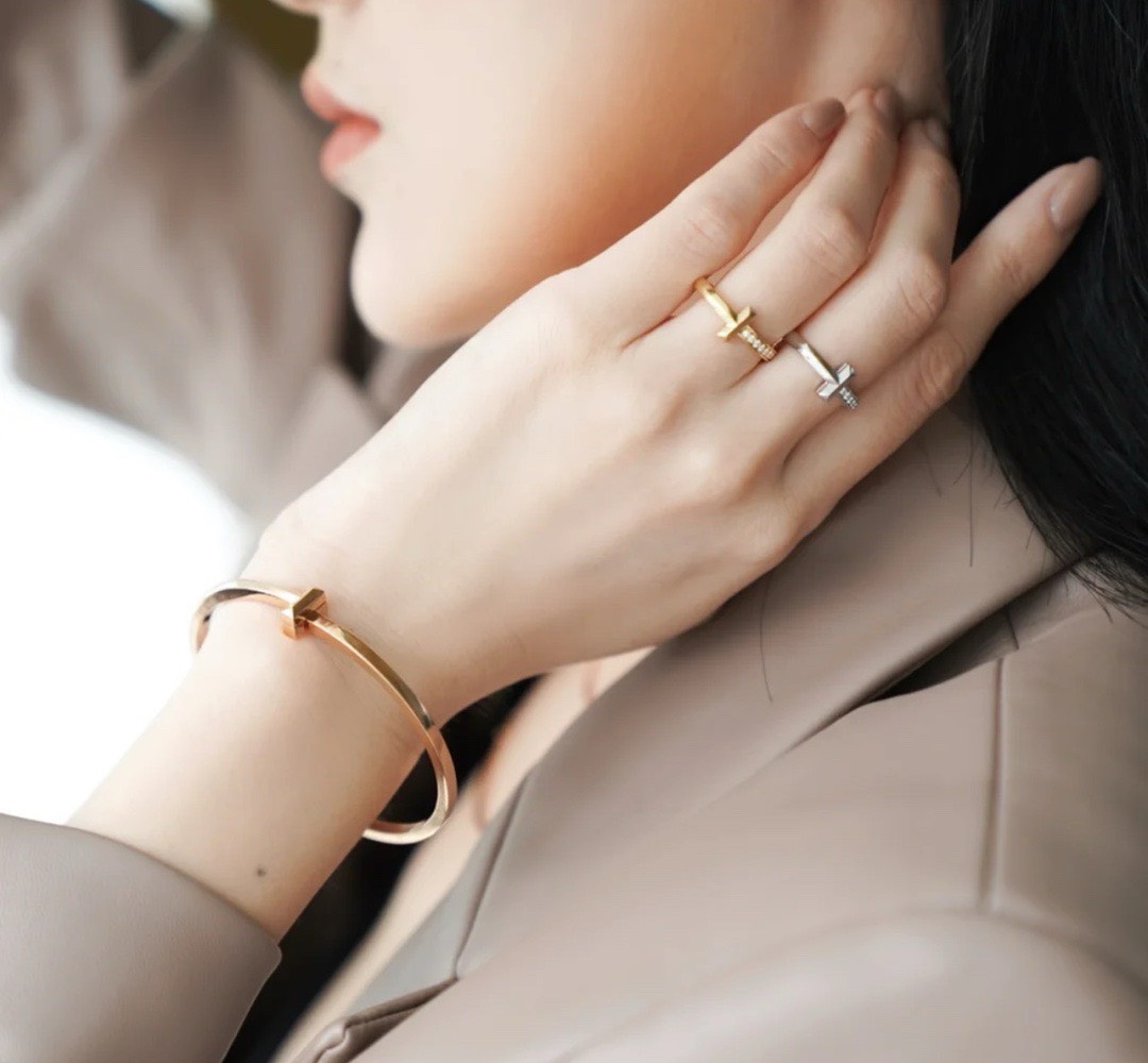 Bagsaaa T*f*ny&Co Narrow Hinged Bangle