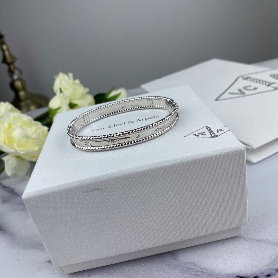 Bagsaaa V*n Cl**f & Arpel Perlee Signature Bracelet