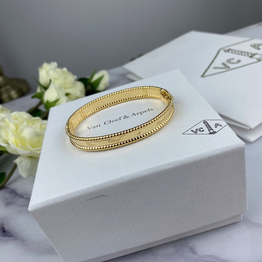 Bagsaaa V*n Cl**f & Arpel Perlee Signature Bracelet