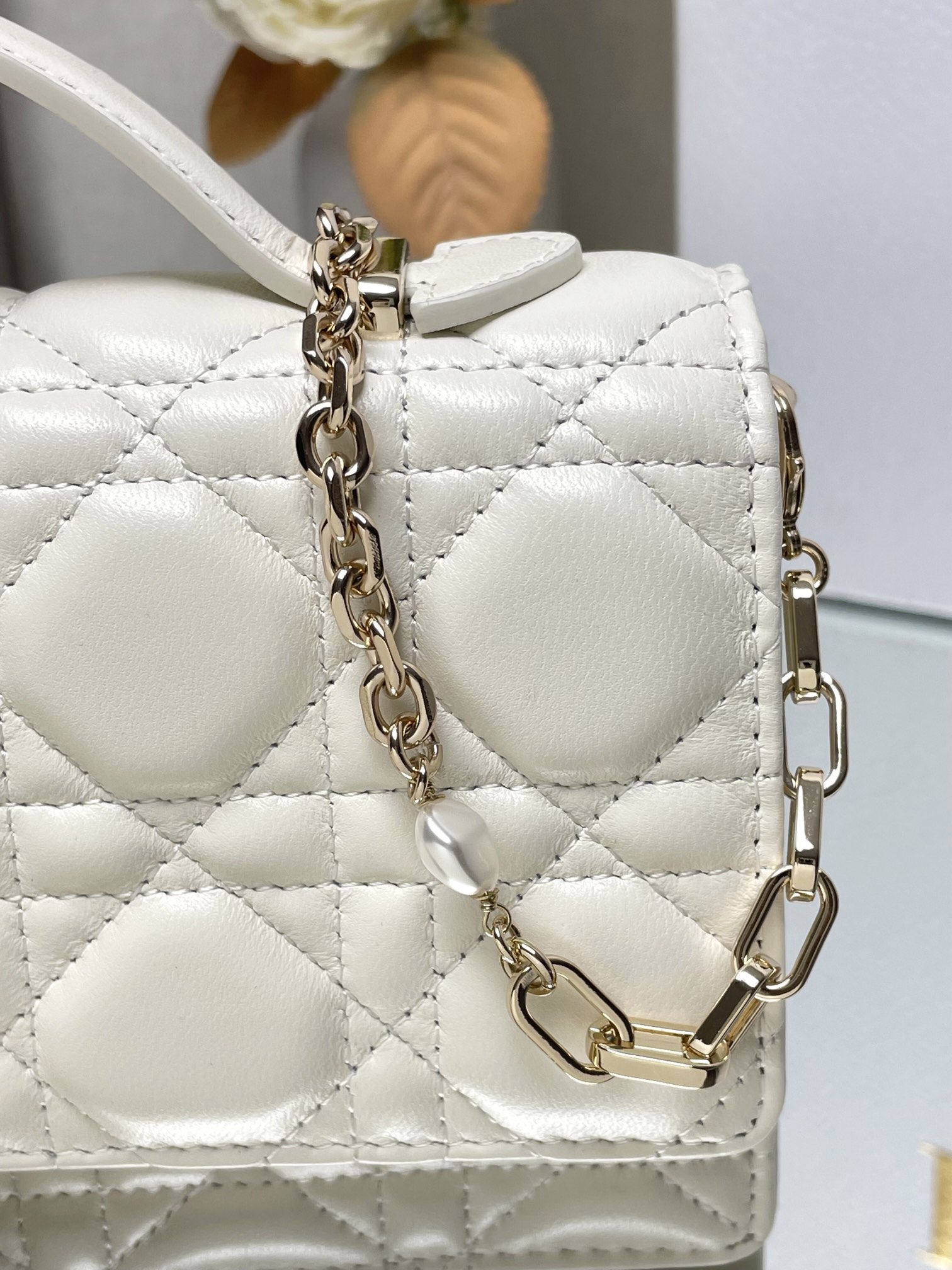 Bagsaaa Miss D10r Bag In White - 21x11.5x4.5cm
