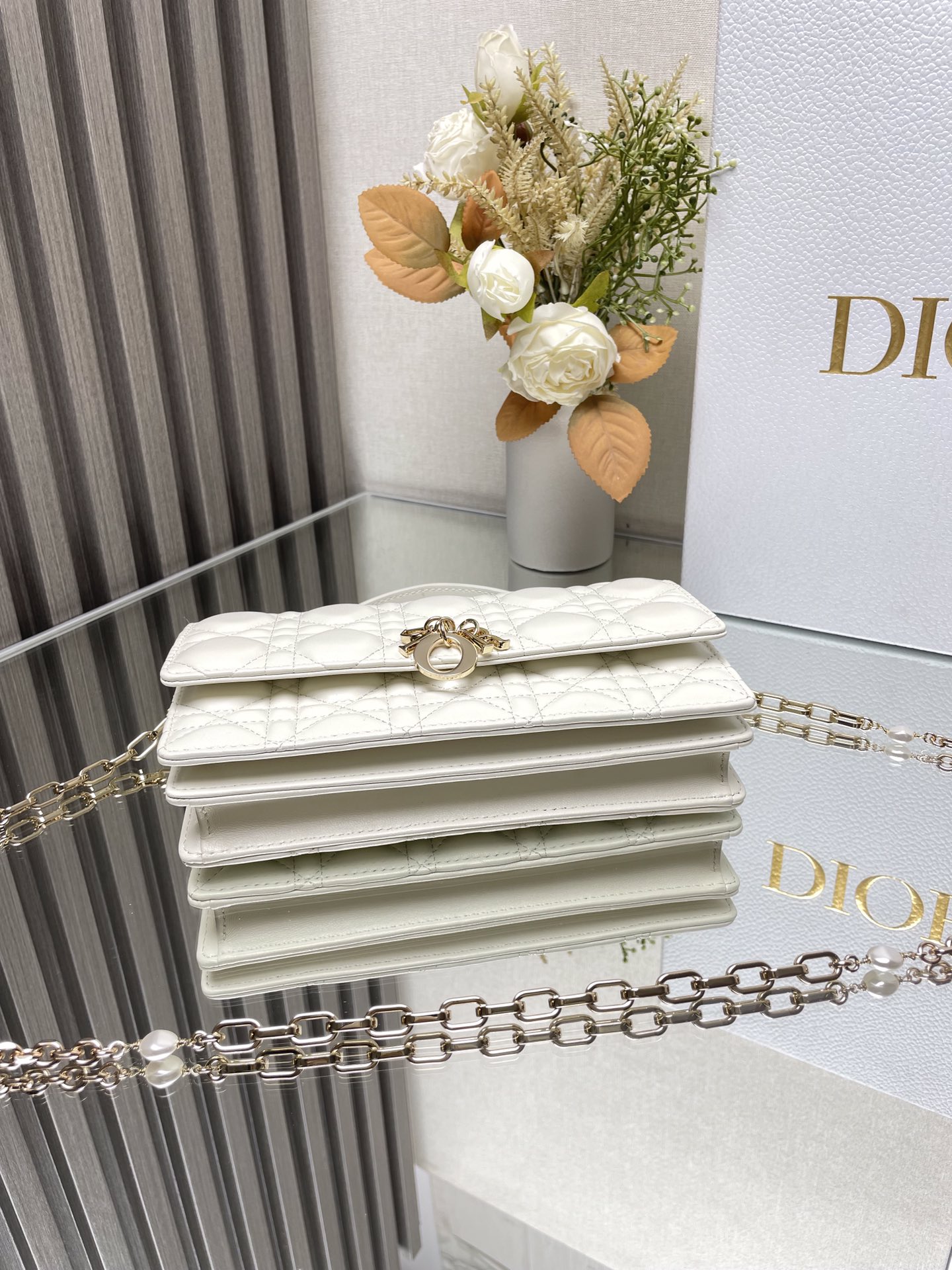 Bagsaaa Miss D10r Bag In White - 21x11.5x4.5cm