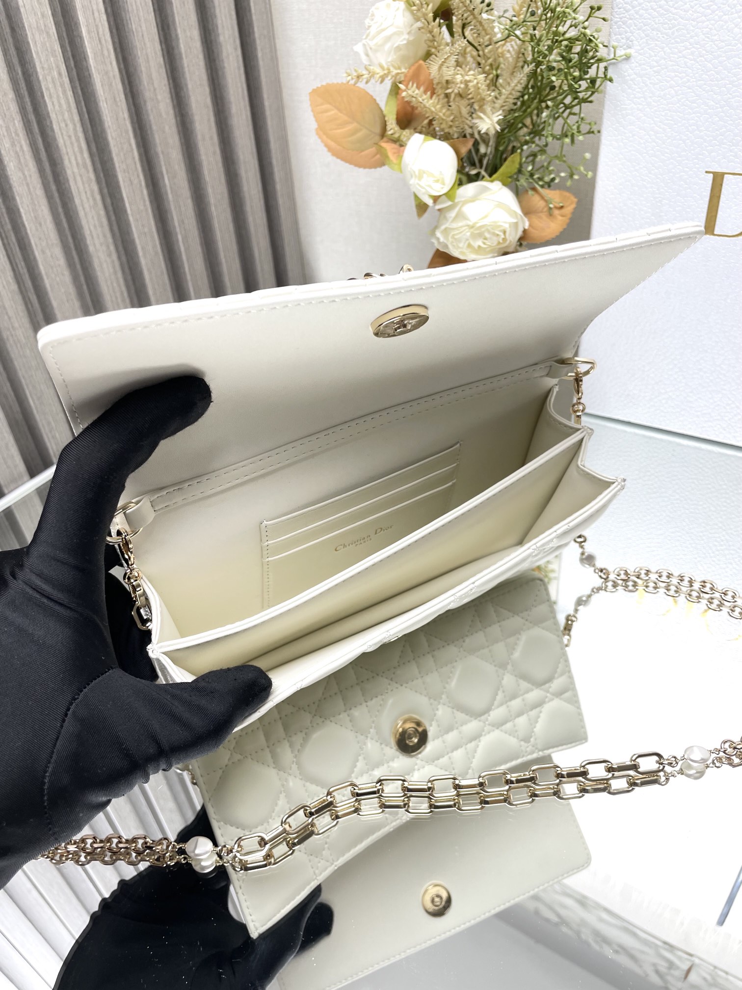 Bagsaaa Miss D10r Bag In White - 21x11.5x4.5cm