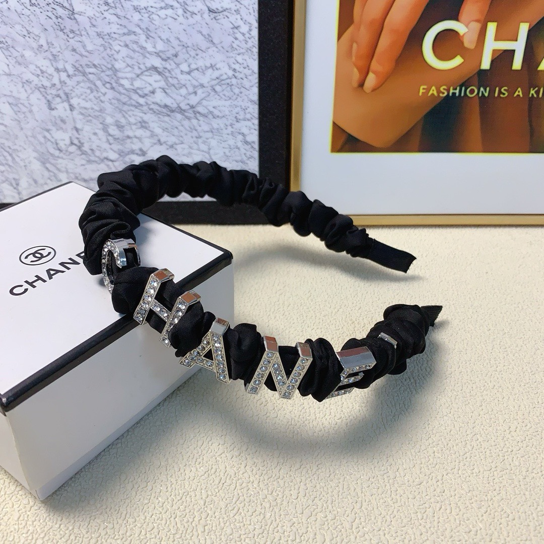 Bagsaaa Ch**el Black Crystal Headband