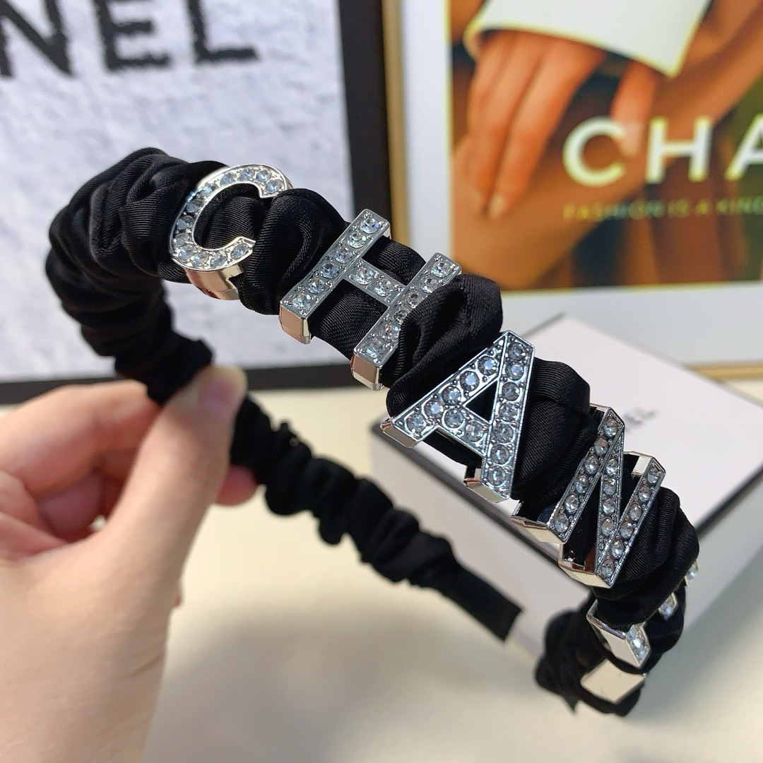 Bagsaaa Ch**el Black Crystal Headband