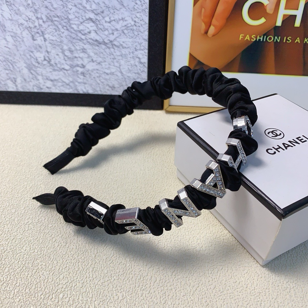 Bagsaaa Ch**el Black Crystal Headband