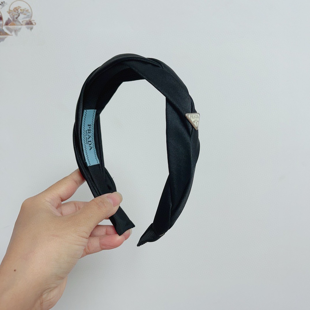 Bagsaaa Pra*a Satin Headband