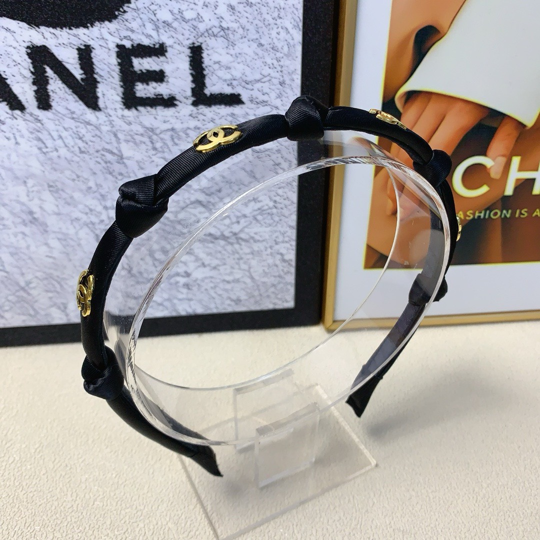 Bagsaaa Ch**el Black knot Headband
