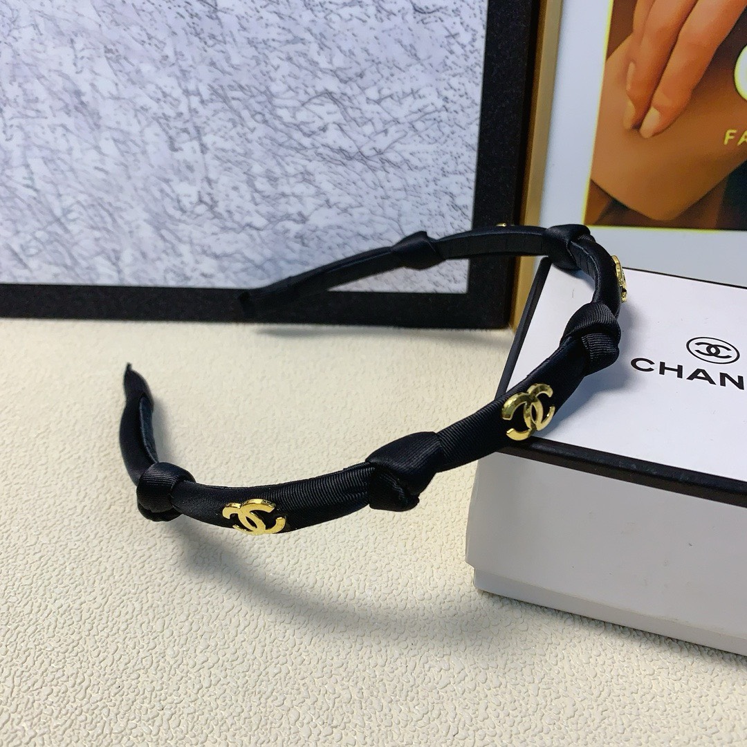 Bagsaaa Ch**el Black knot Headband