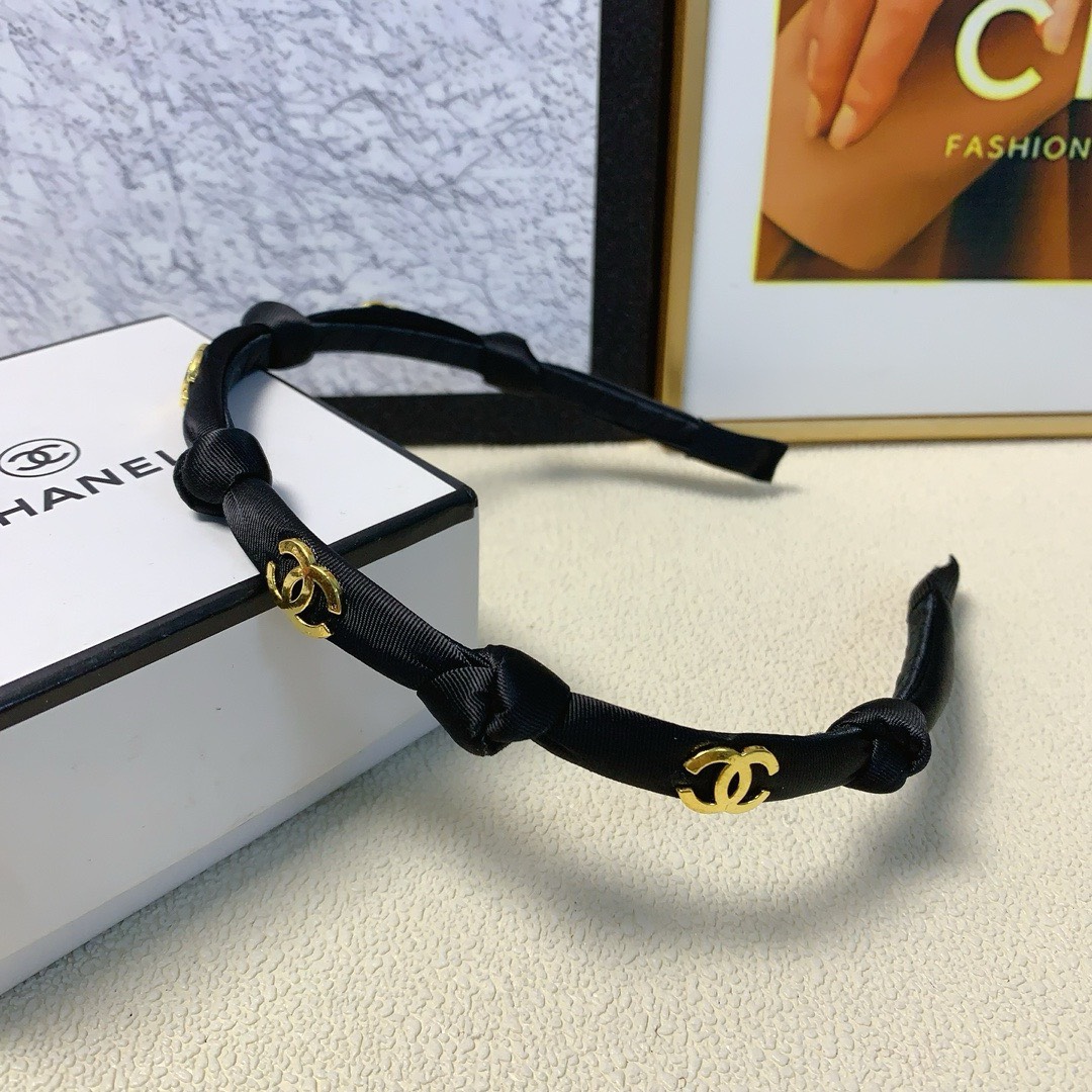 Bagsaaa Ch**el Black knot Headband