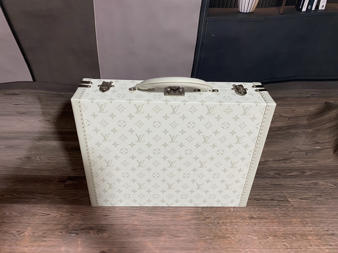 Bagsaaa L0vis Vvtt0n Bisten 50 - 51 x 40 x 18.5 cm