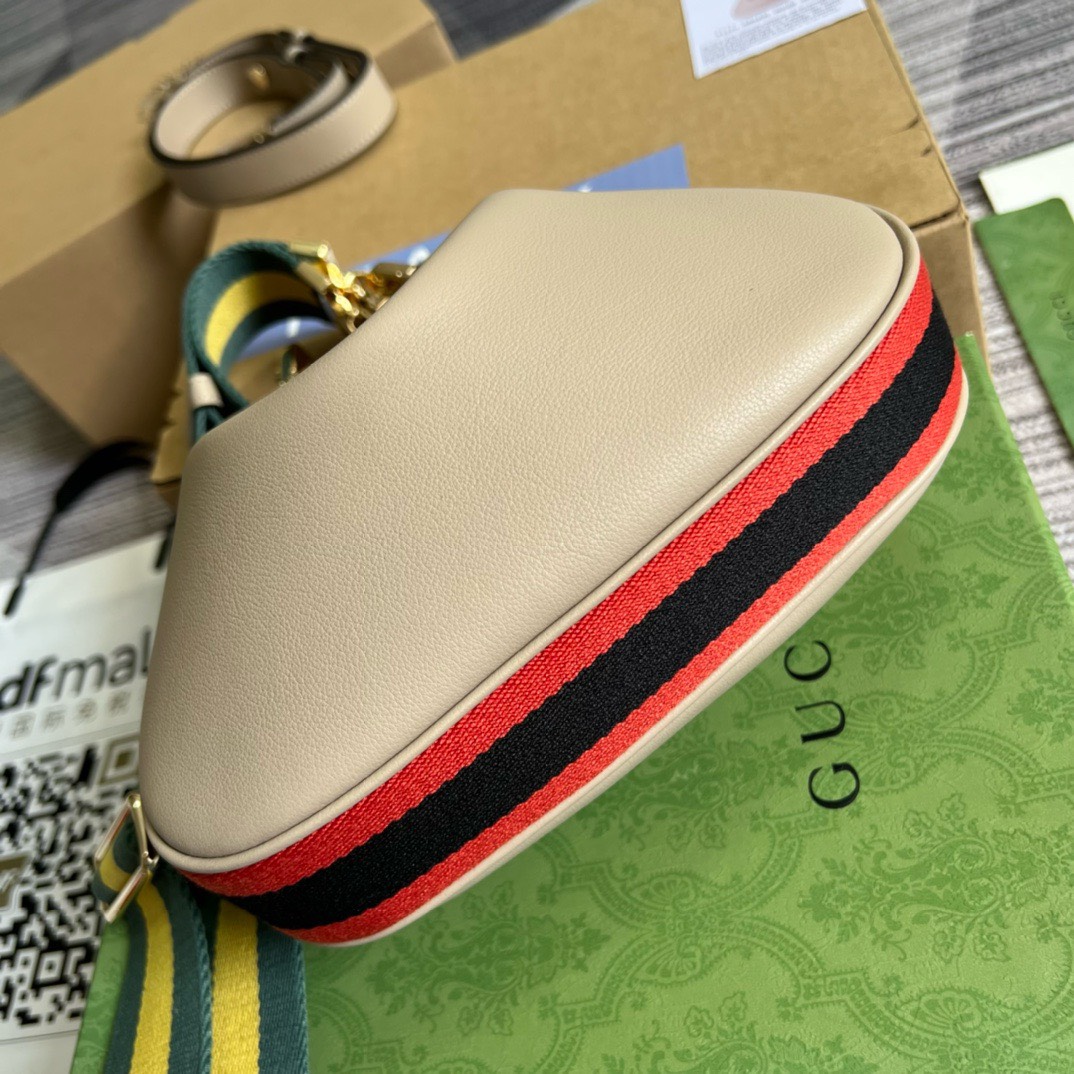 Bagsaaa L0vis Vvtt0n Attache Small Shoulder Bag In Beige - W23cm x H22cm x D5cm