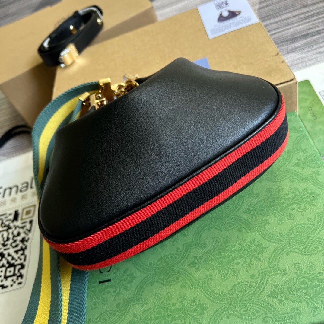 Bagsaaa L0vis Vvtt0n Attache Small Shoulder Bag In Black - W23cm x H22cm x D5cm