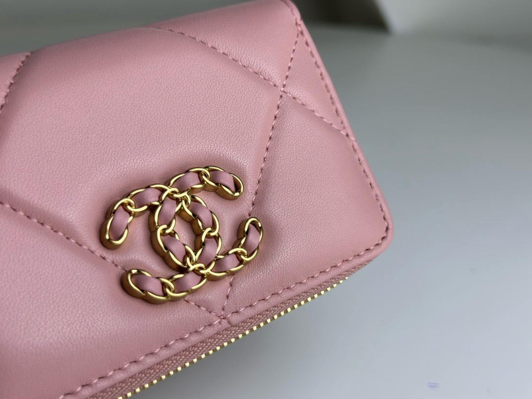 Bagsaaa Chane 19 Coin Purse Pink Gold Hardware - 7.5×2×11.cm
