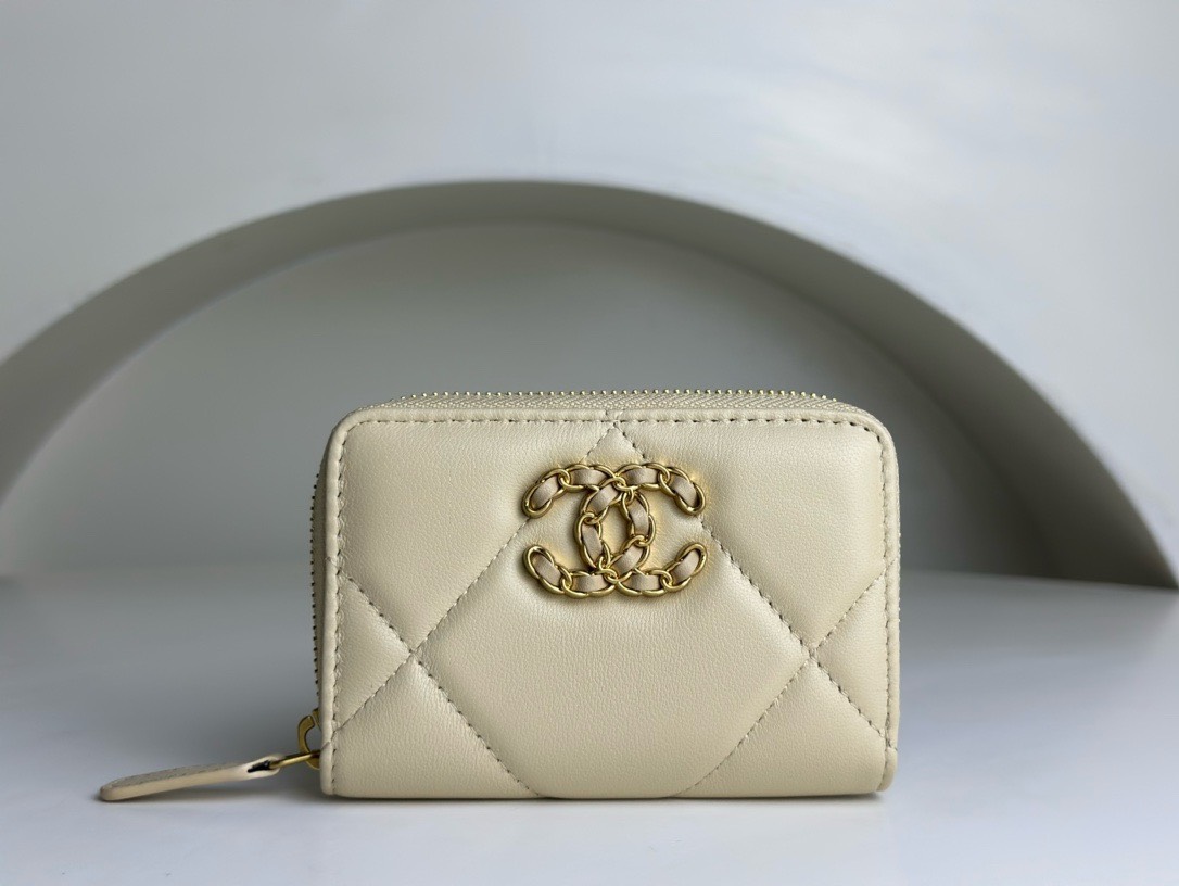 Bagsaaa Chane 19 Coin Purse Light Yellow Gold Hardware - 7.5×2×11.cm