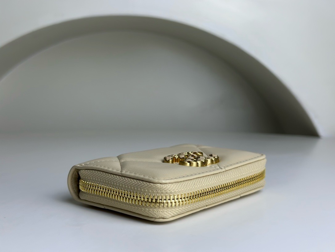 Bagsaaa Chane 19 Coin Purse Light Yellow Gold Hardware - 7.5×2×11.cm