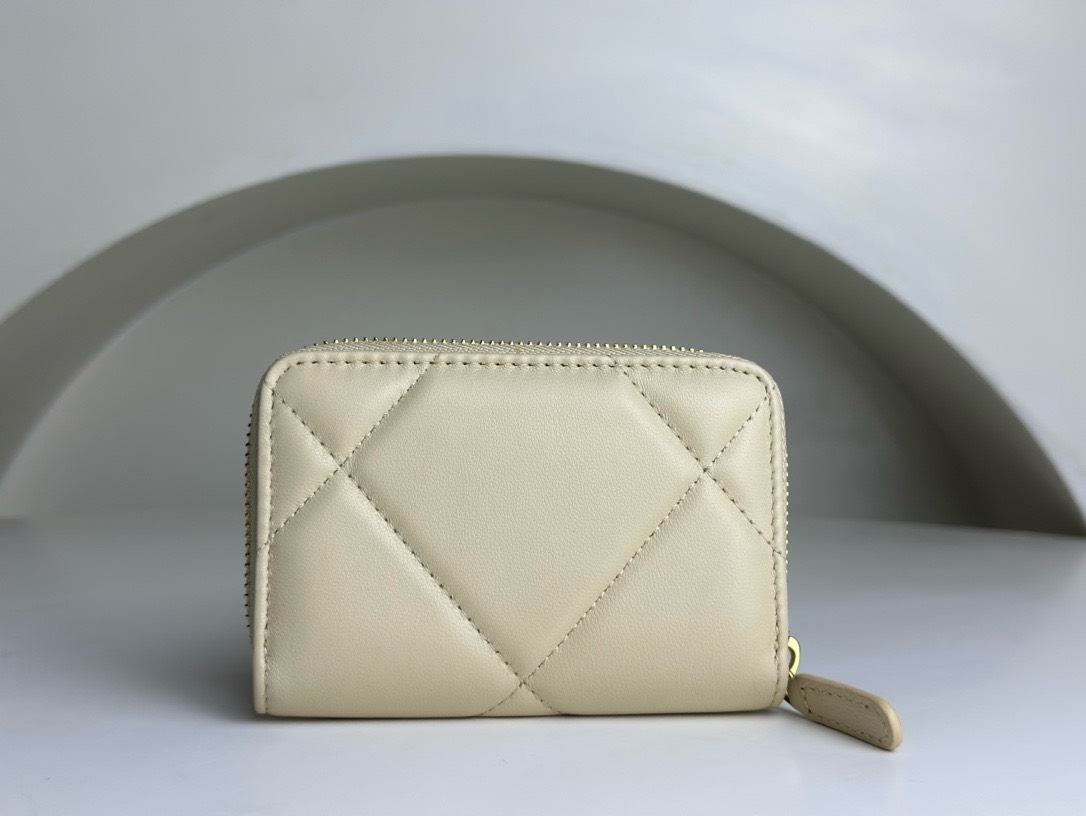 Bagsaaa Chane 19 Coin Purse Light Yellow Gold Hardware - 7.5×2×11.cm