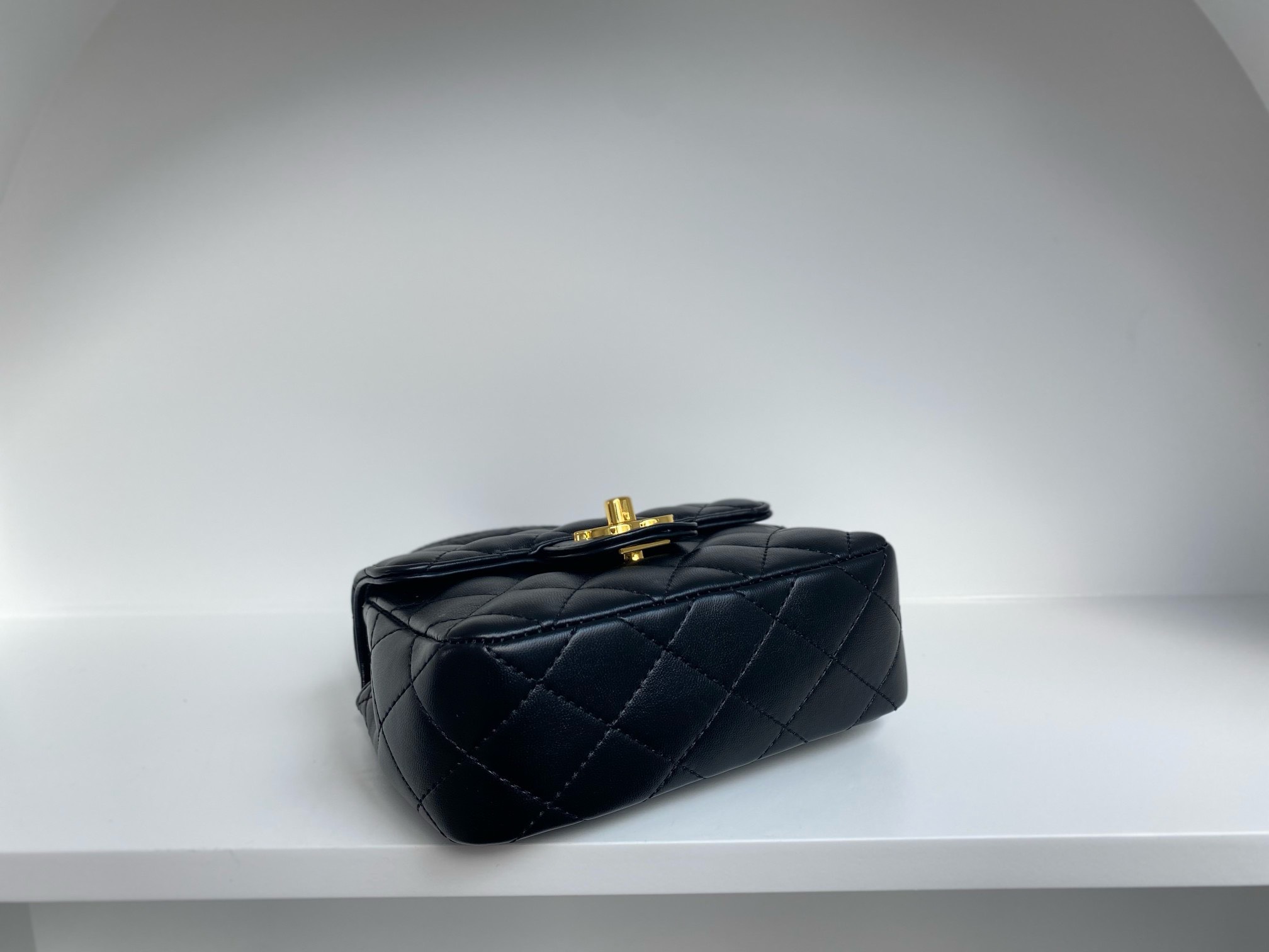Bagsaaa Ch**el Top Handle Soft Leather Black Mini size - 18cm