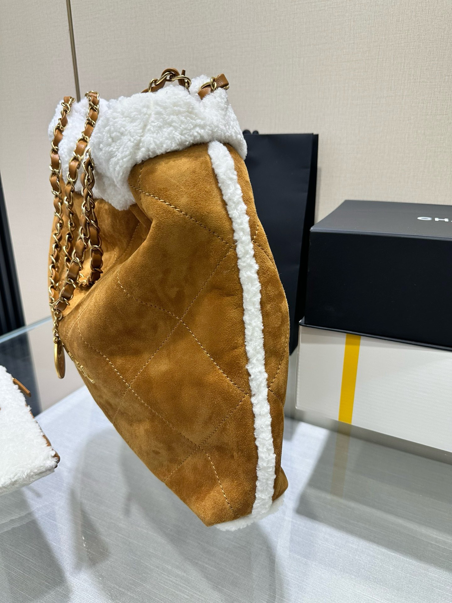 Bagsaaa Ch**el 22 Handbag AS3261 Suede Lambskin Beige & White - 39 × 42 × 8 cm