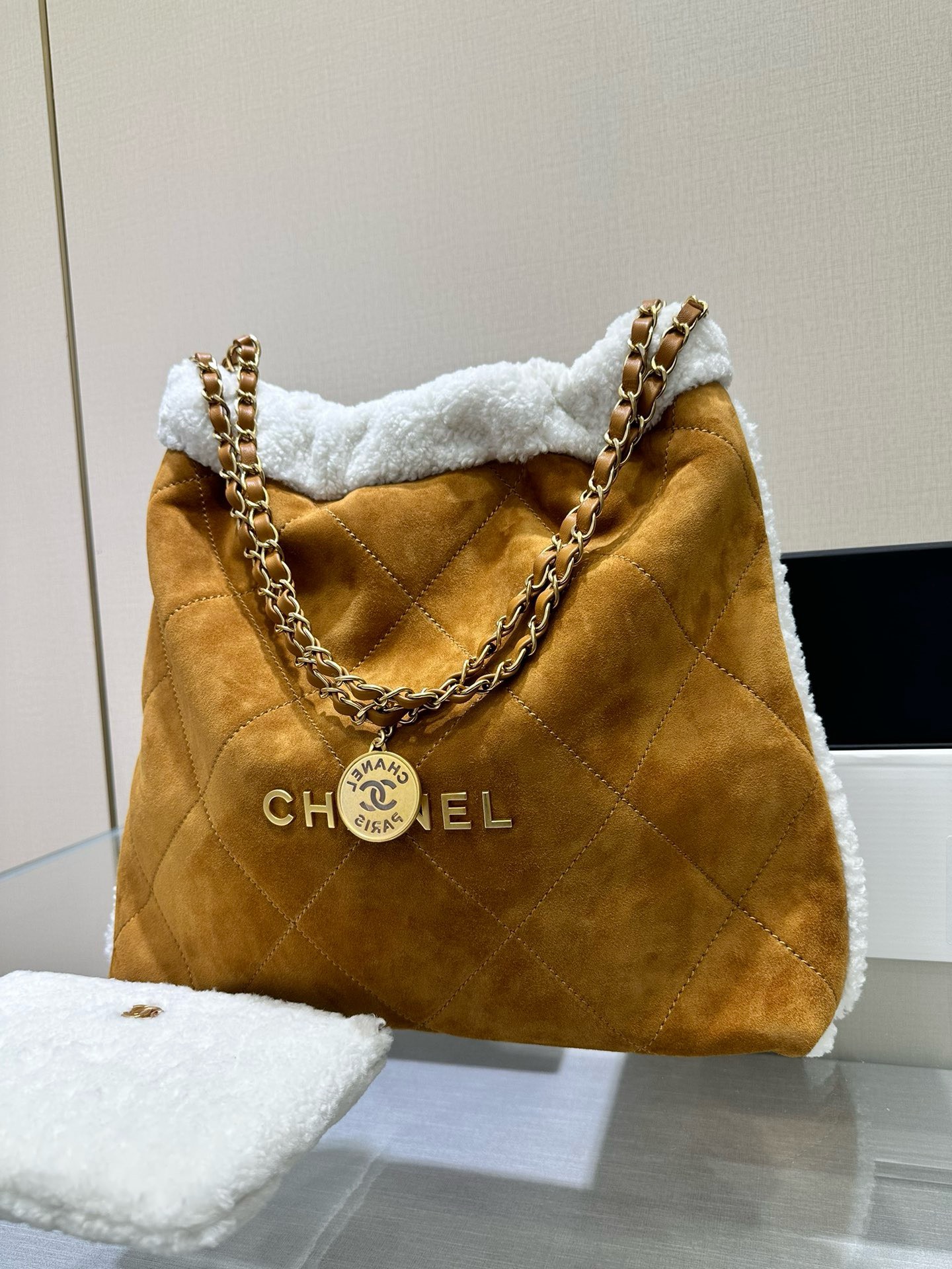 Bagsaaa Ch**el 22 Handbag AS3261 Suede Lambskin Beige & White - 39 × 42 × 8 cm