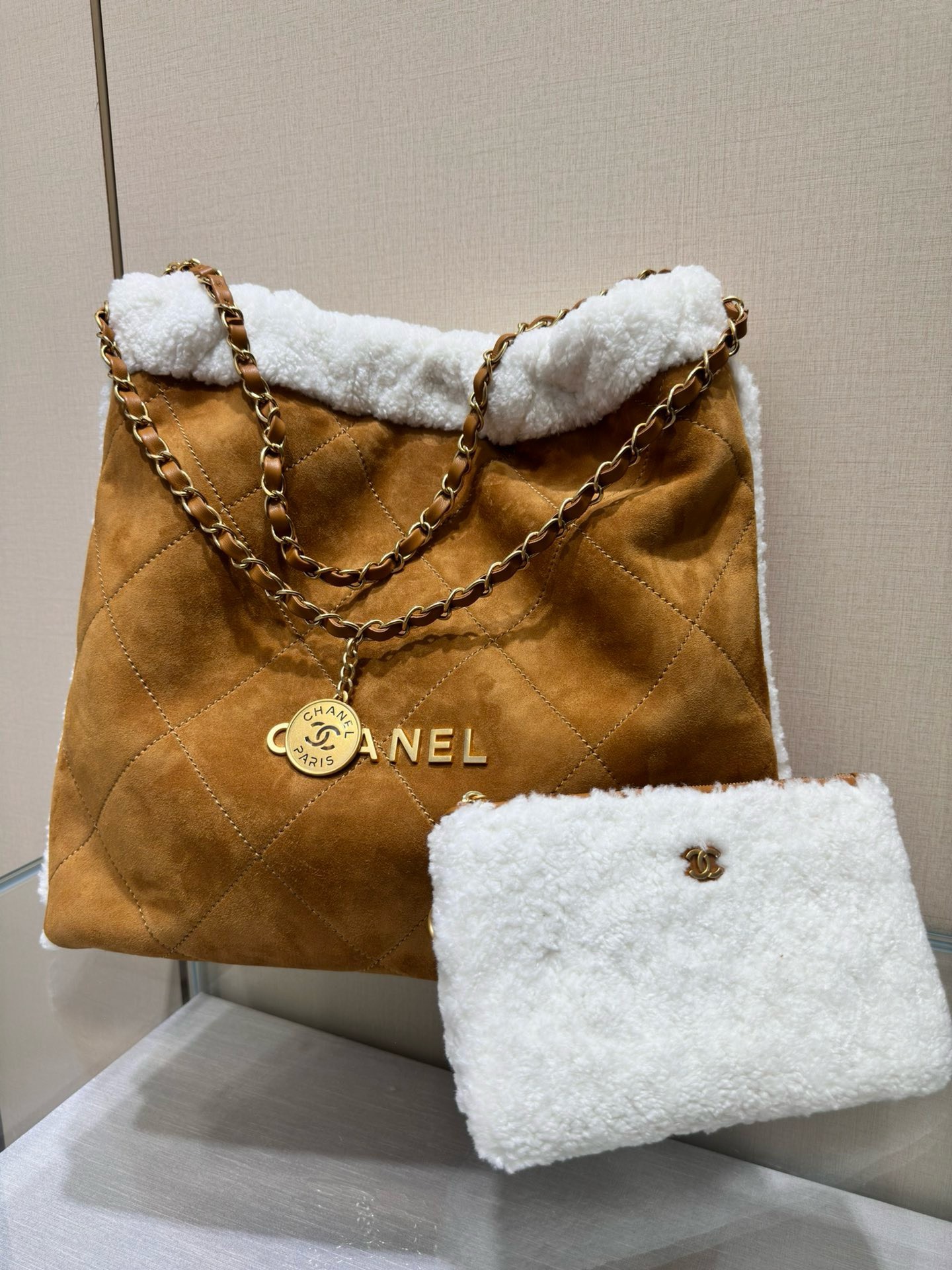 Bagsaaa Ch**el 22 Handbag AS3261 Suede Lambskin Beige & White - 39 × 42 × 8 cm