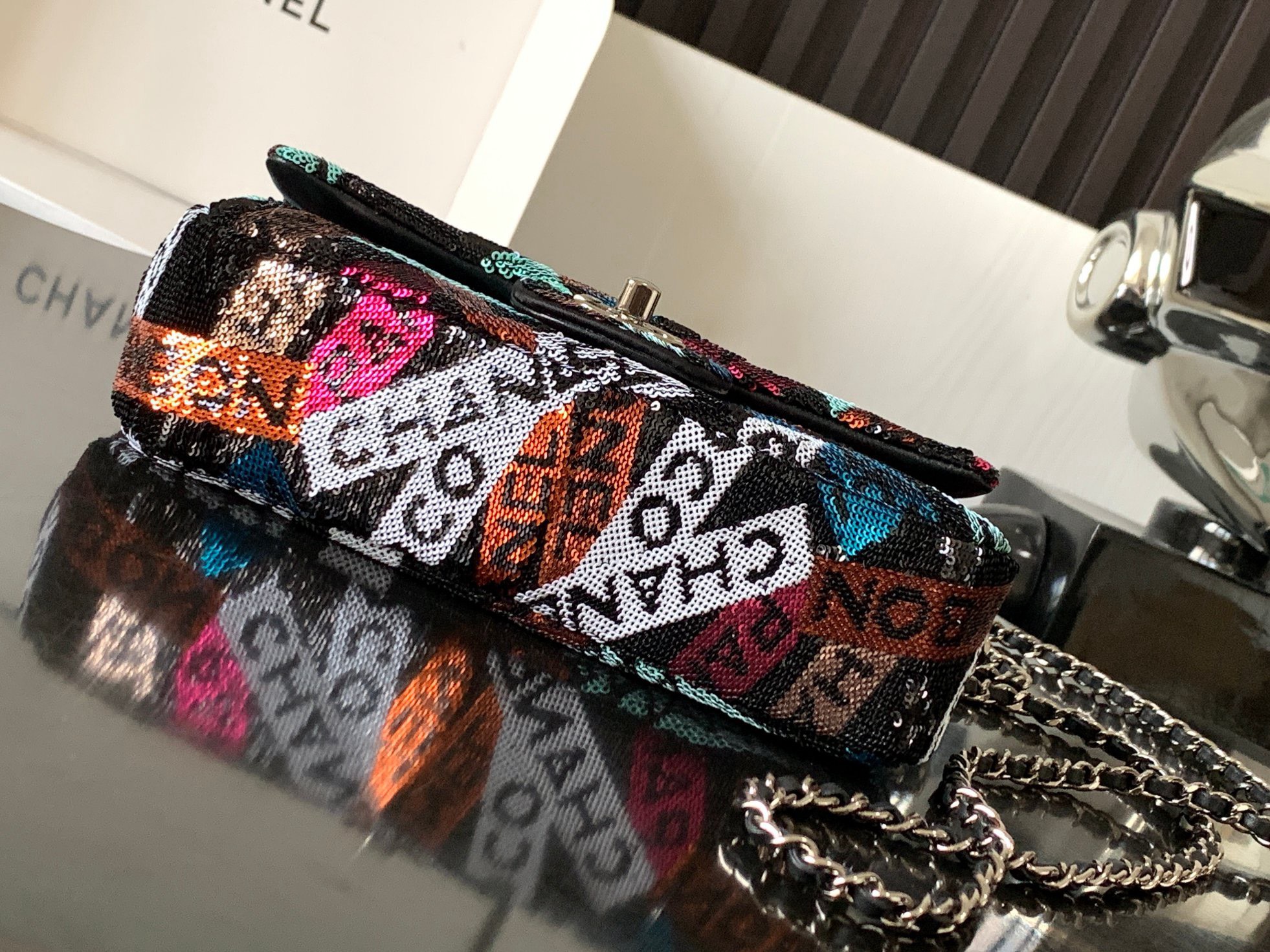 Bagsaaa Ch**el Sequins & Ruthenium-Finish Metal Multicolour - 14 × 22 × 7 cm