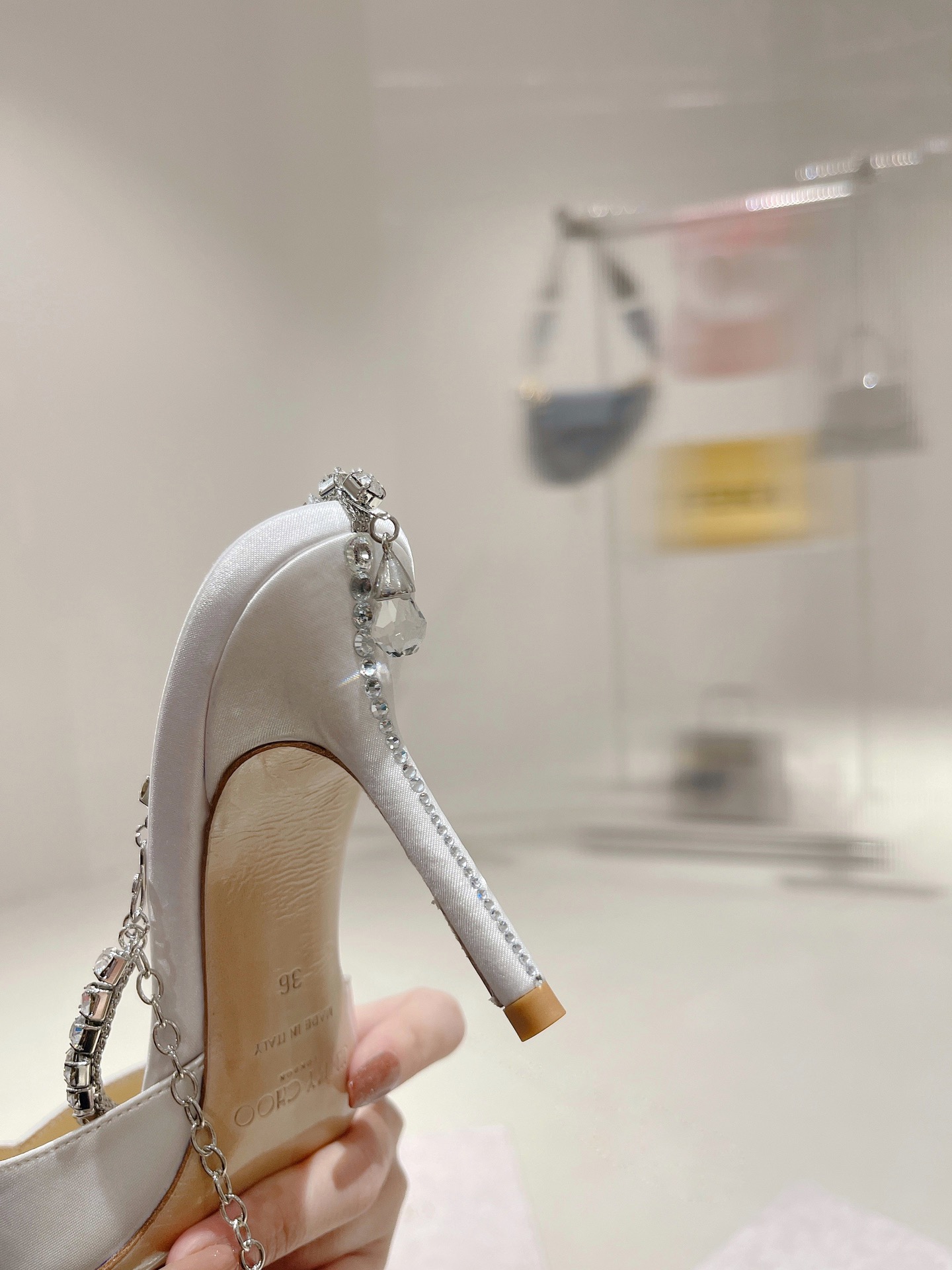 Bagsaaa J1m*y Ch00 Saeda 100 embellished satin pumps in white