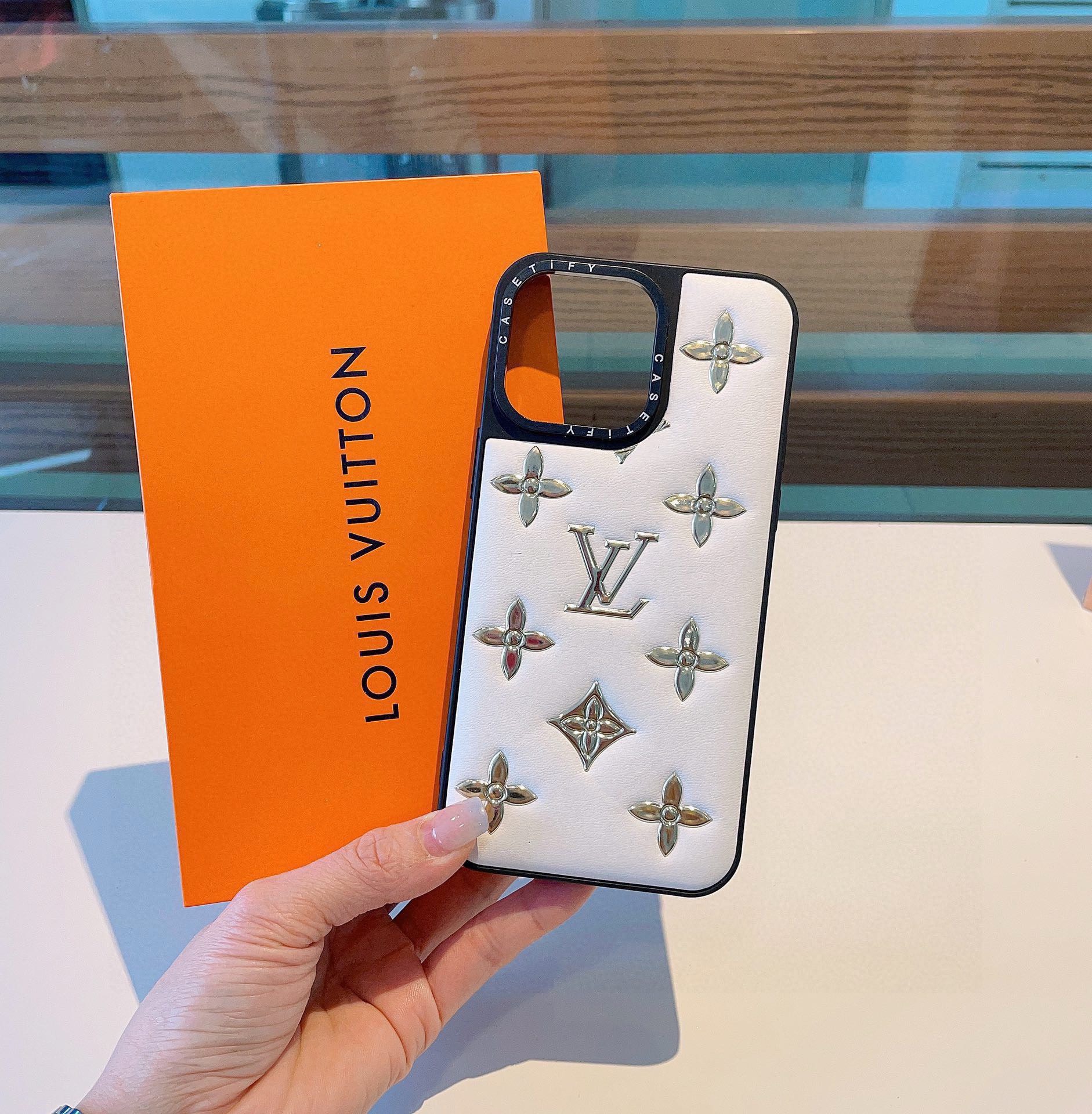 Bagsaaa L0vis Vvtt0n Puffer Leather With Gold Logo Phone Case