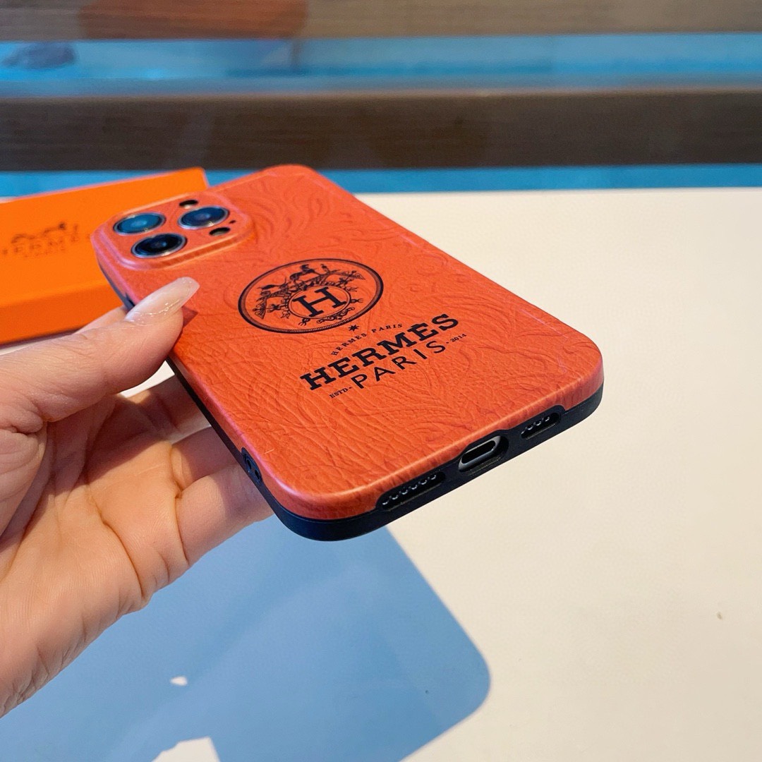 Bagsaaa H**me5 Orange Phone Case