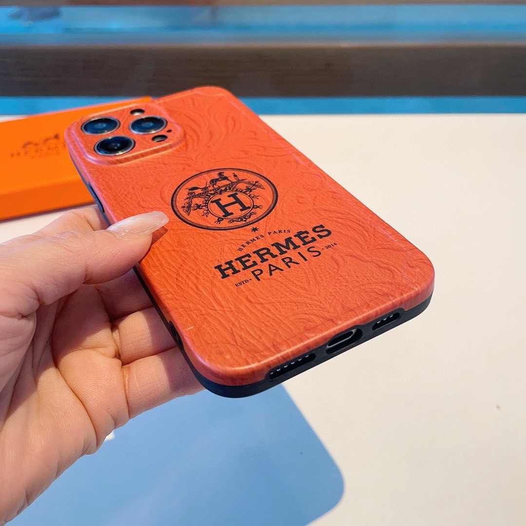 Bagsaaa H**me5 Orange Phone Case