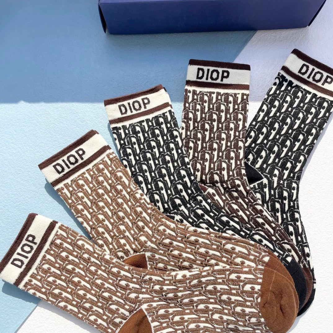 Bagsaaa D10r Oblique Jacquard Brown and Black Socks Set