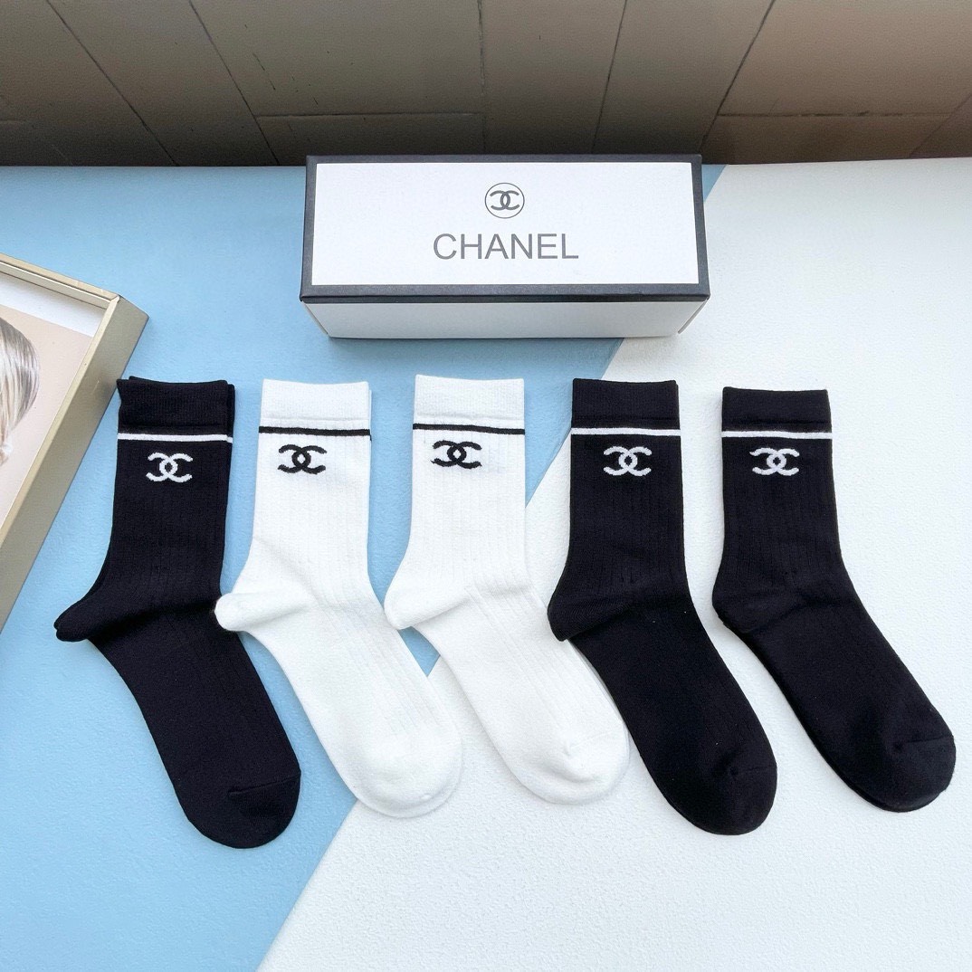 Bagsaaa Ch**el CC Logo Black & White Socks Set