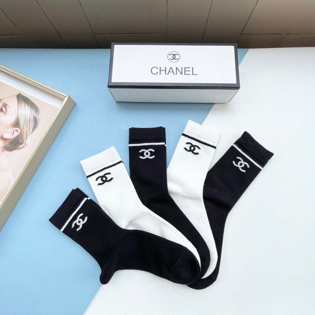 Bagsaaa Ch**el CC Logo Black & White Socks Set