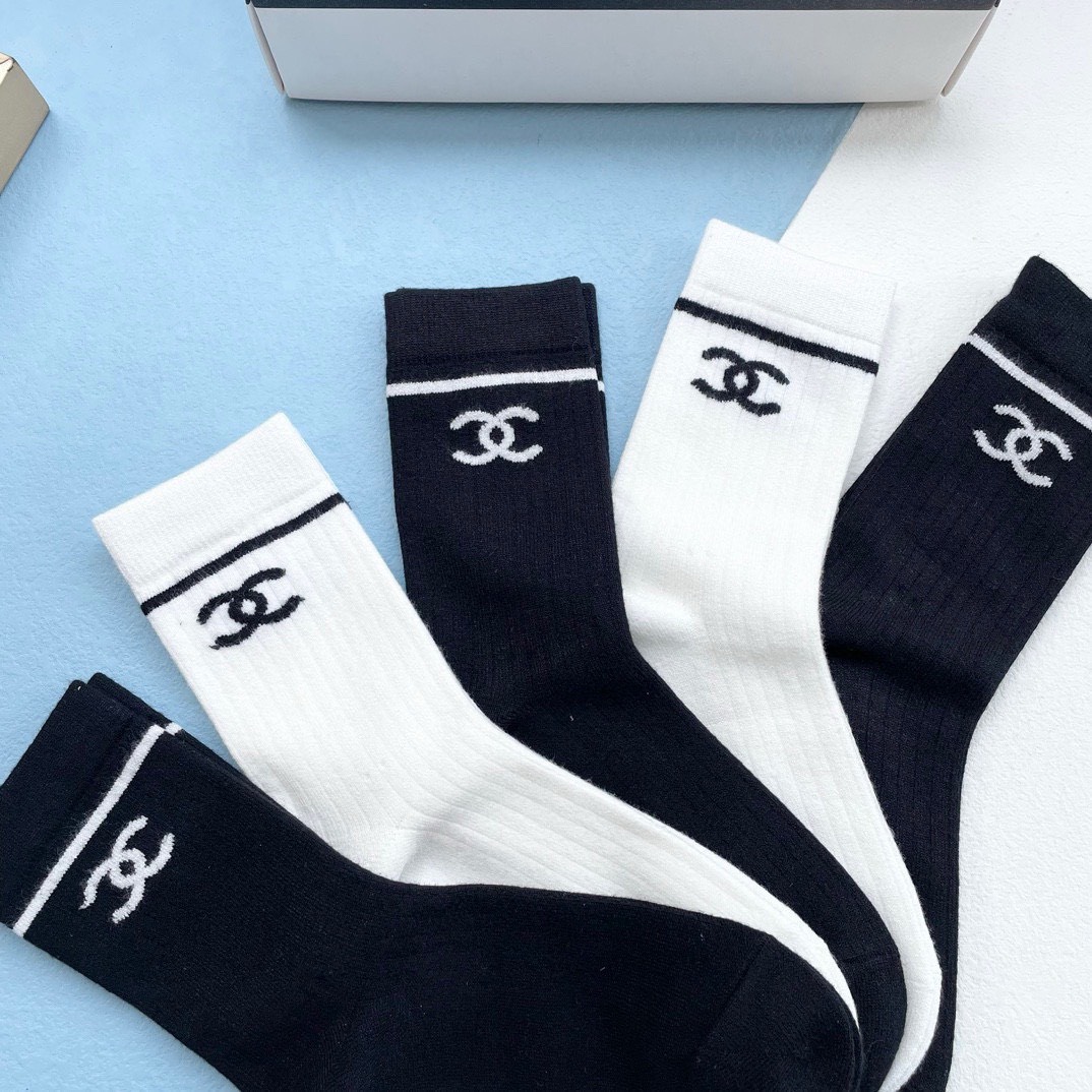 Bagsaaa Ch**el CC Logo Black & White Socks Set