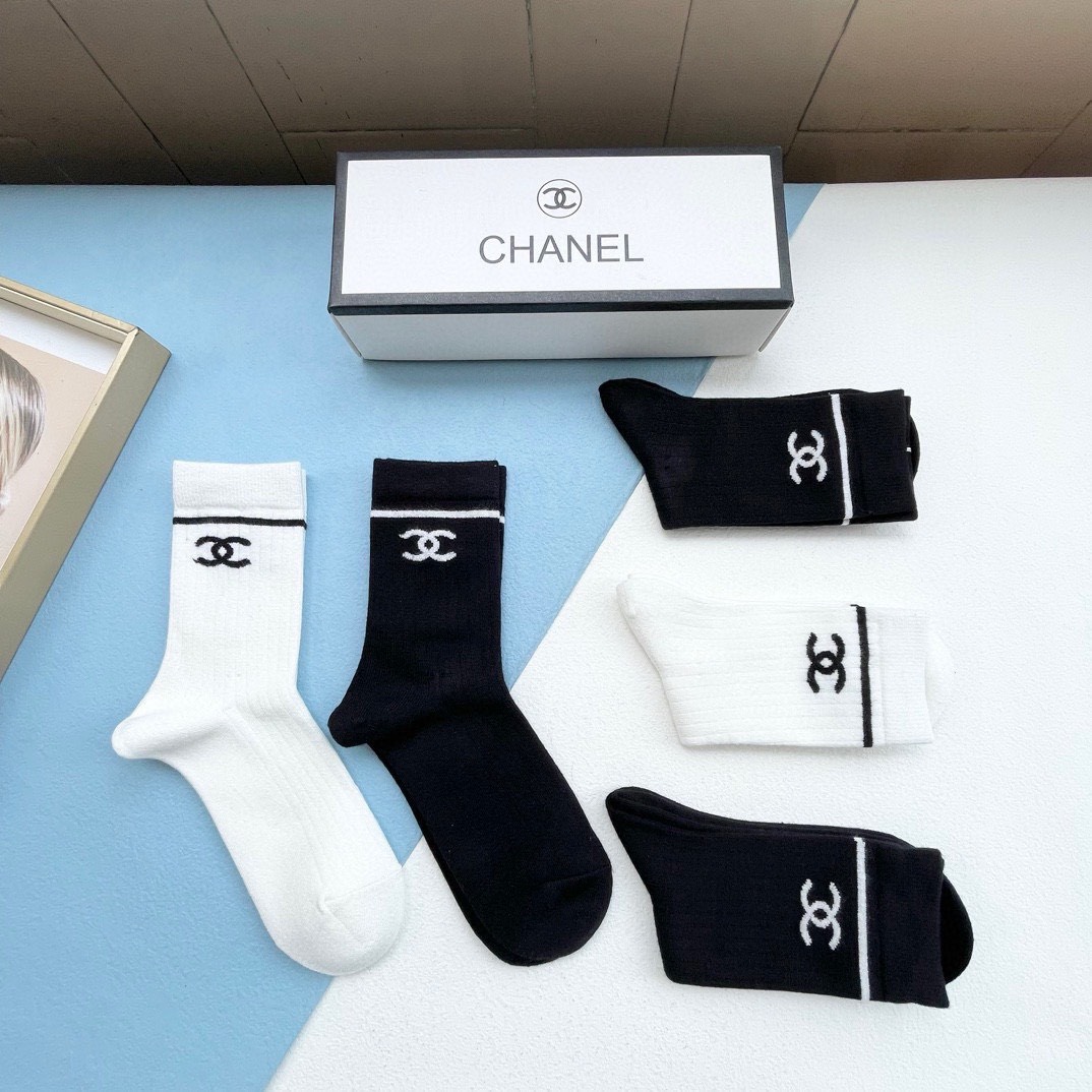 Bagsaaa Ch**el CC Logo Black & White Socks Set