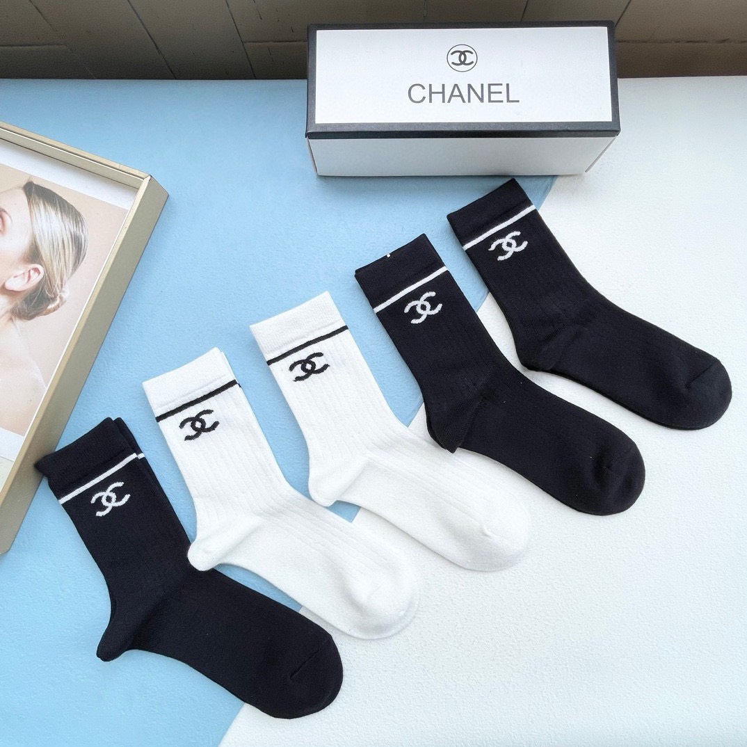 Bagsaaa Ch**el CC Logo Black & White Socks Set