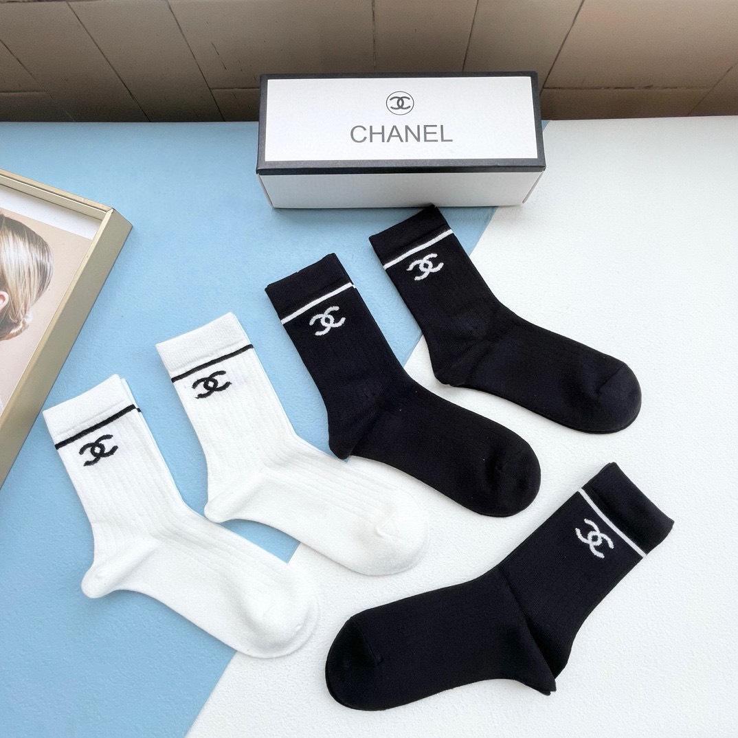 Bagsaaa Ch**el CC Logo Black & White Socks Set