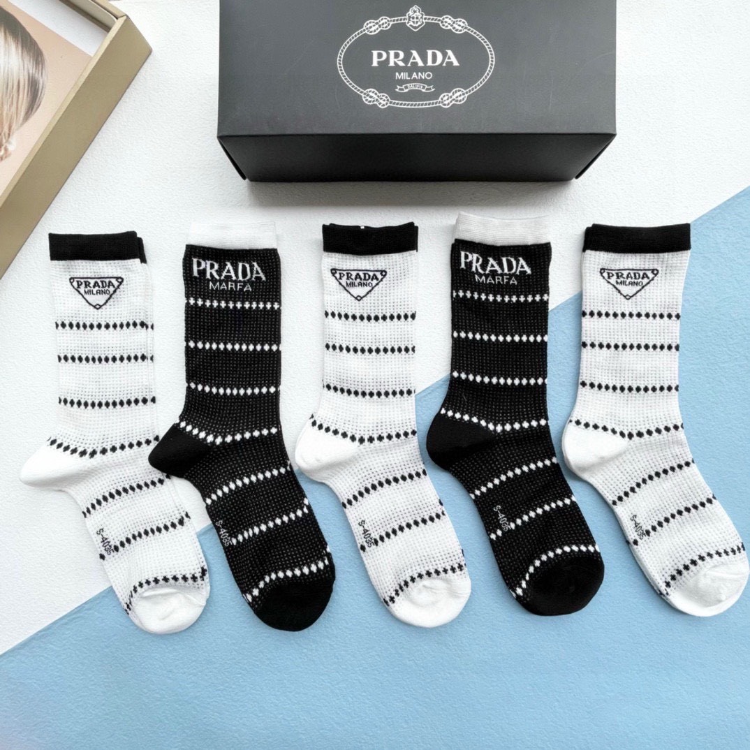 Bagsaaa Pra*a Black and White Socks Set