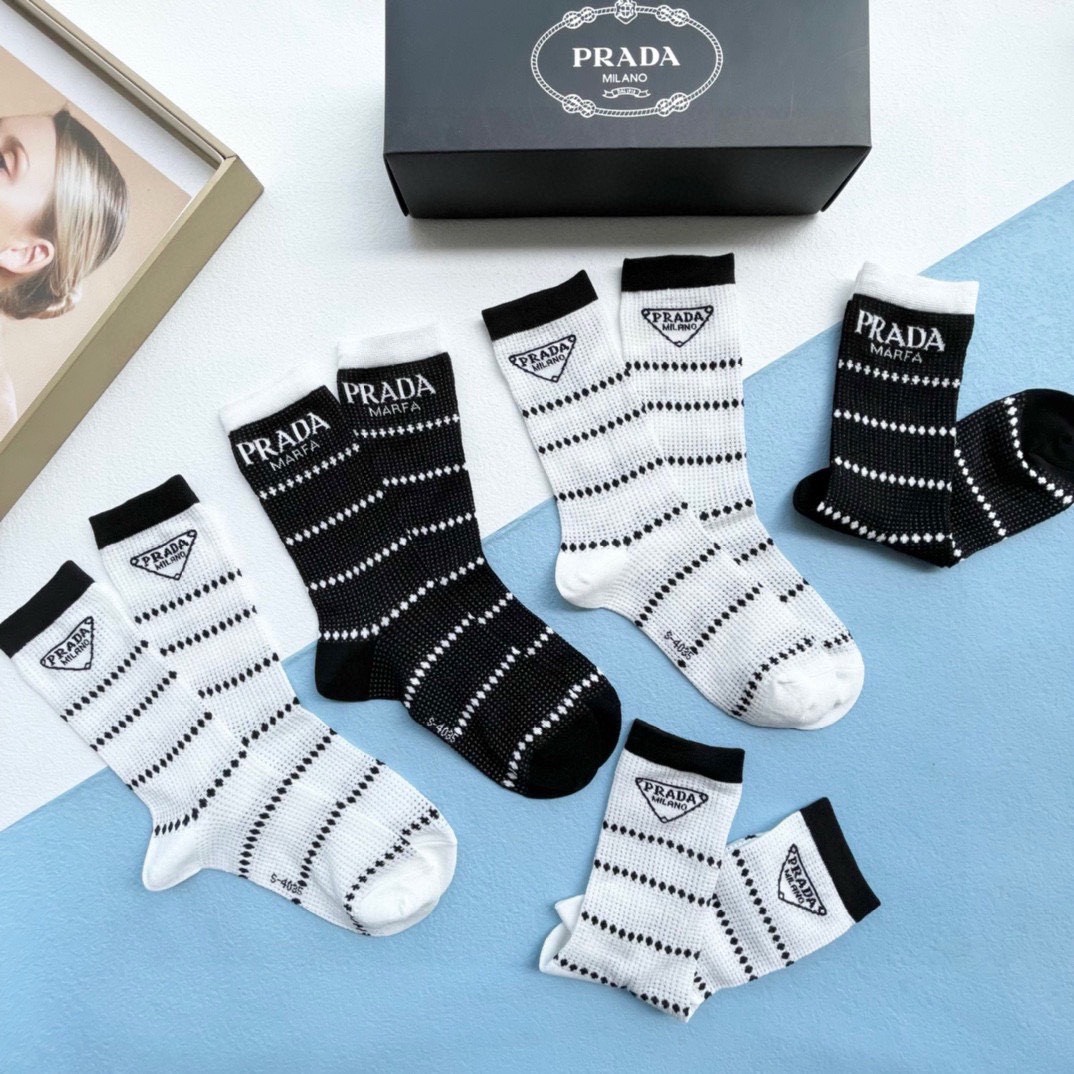 Bagsaaa Pra*a Black and White Socks Set