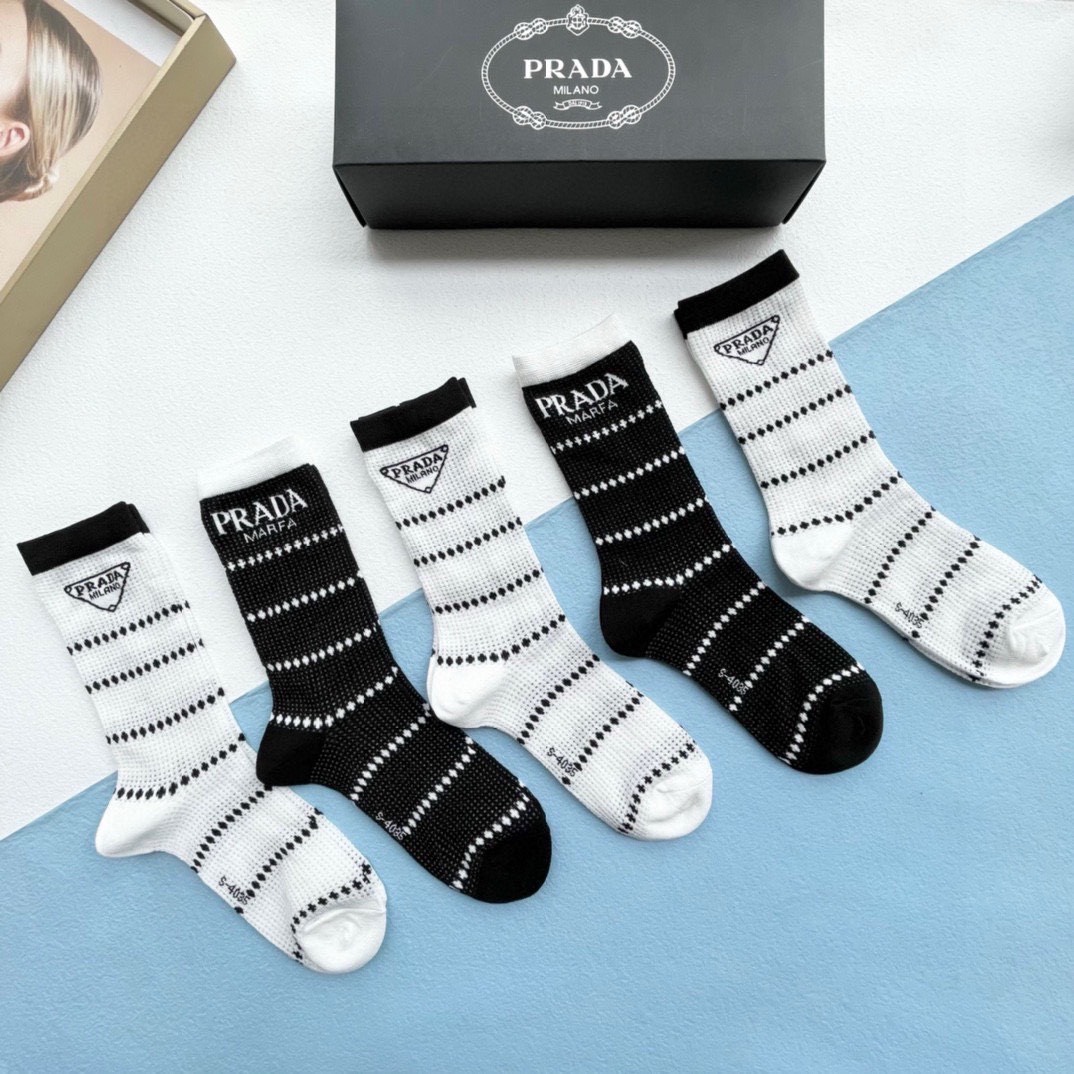 Bagsaaa Pra*a Black and White Socks Set