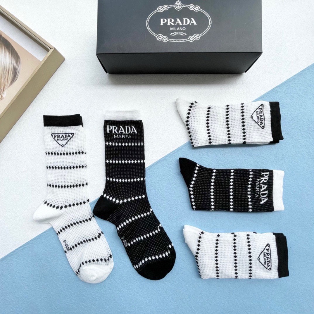 Bagsaaa Pra*a Black and White Socks Set