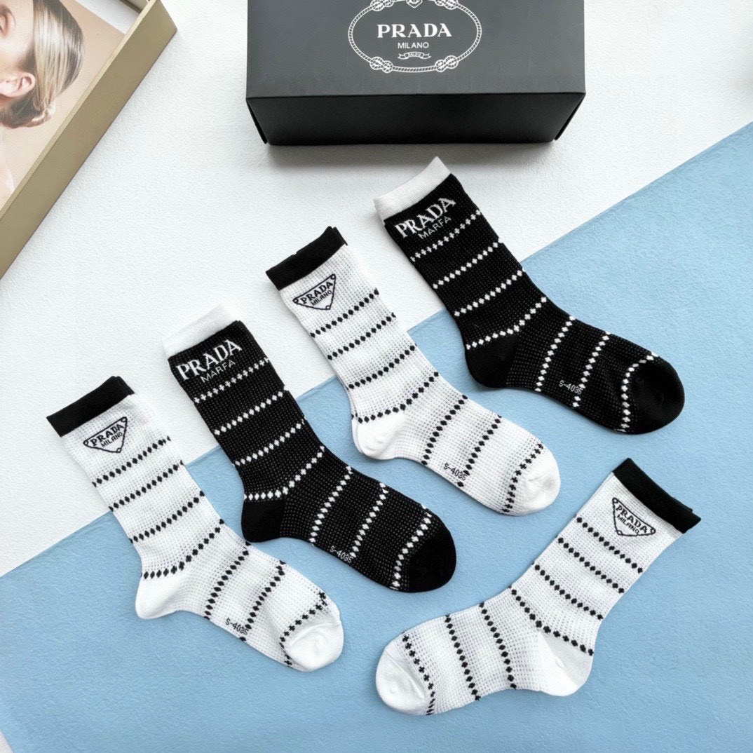 Bagsaaa Pra*a Black and White Socks Set
